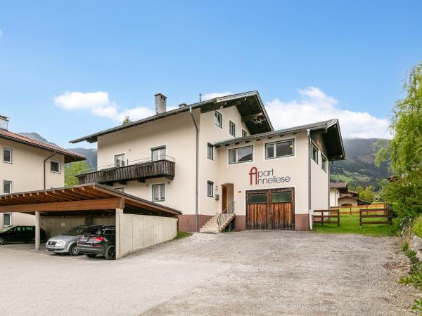 Villa photo 2