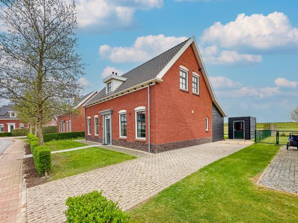 Villa photo 2