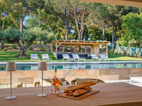 Villa photo 2