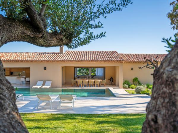 Villa photo 3