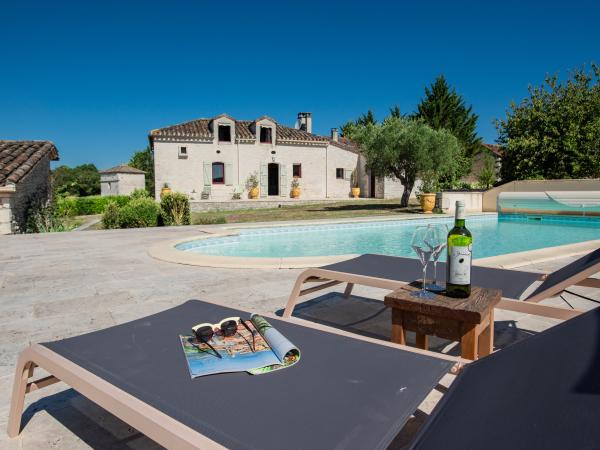 Villa photo 2