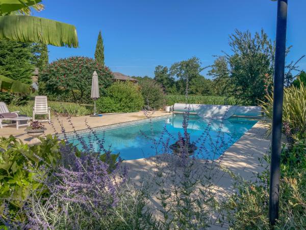 Villa photo 2