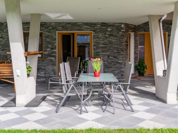Villa photo 2