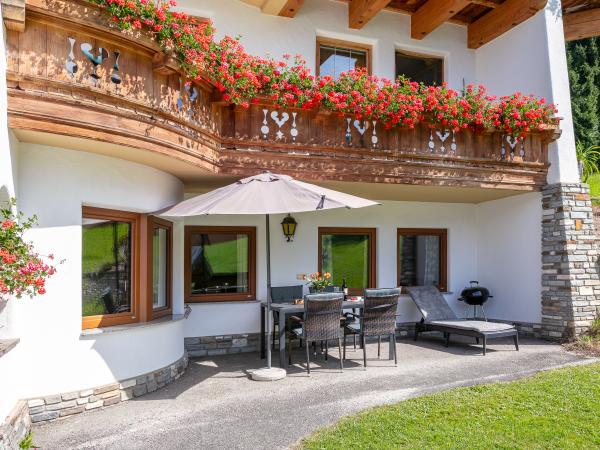 Villa photo 2