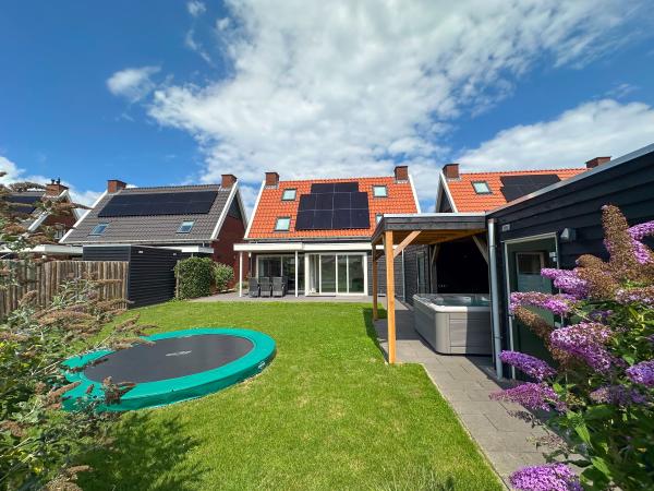 Villa photo 2