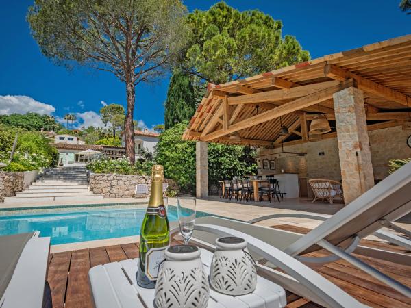 Villa photo 2