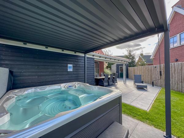 Villa photo 2
