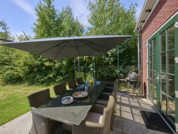 Villa photo 2