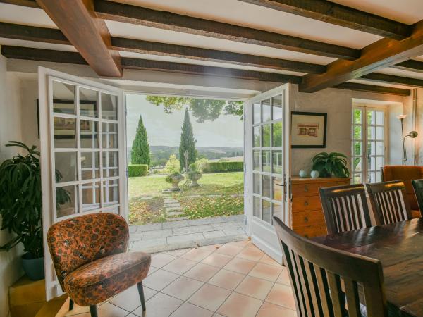 Villa photo 3