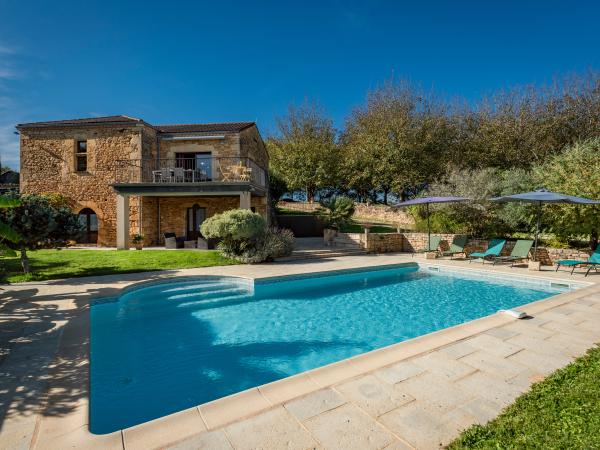 Villa photo 2