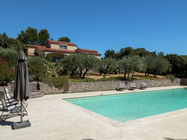 Villa photo 2