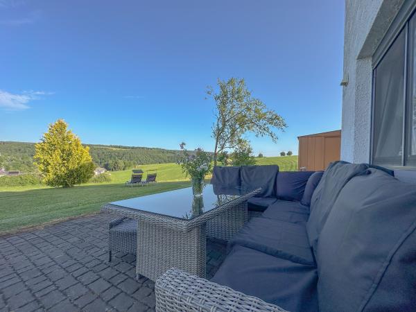 Villa photo 2
