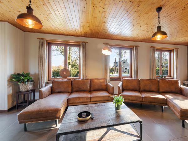 Villa photo 3