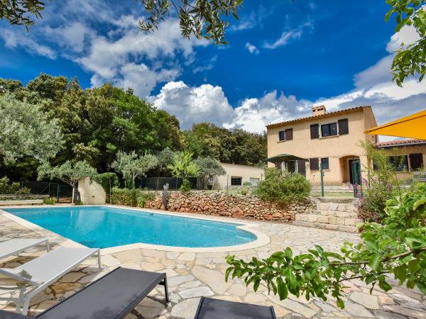 Villa photo 2