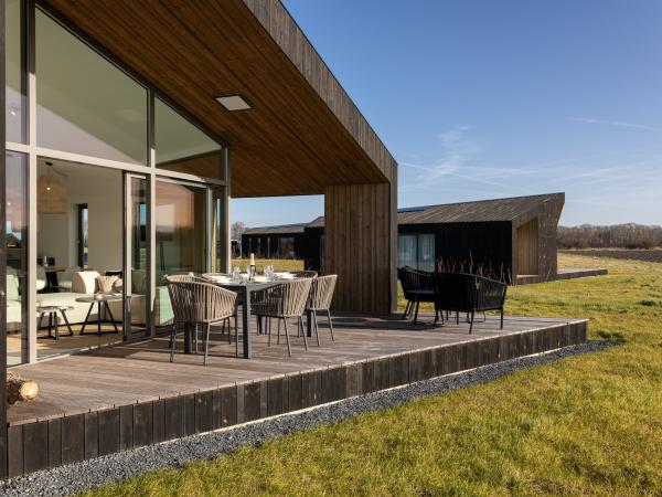 Villa photo 2