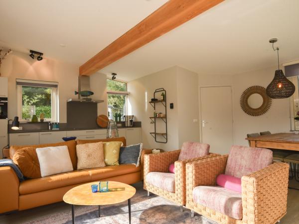 Villa photo 3