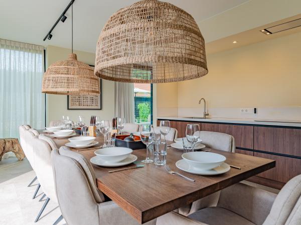 Villa photo 2