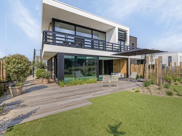 Villa photo 2