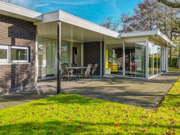 Villa photo 2