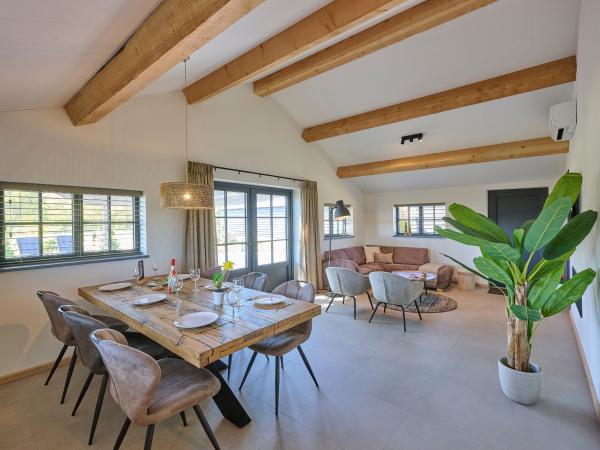 Villa photo 2