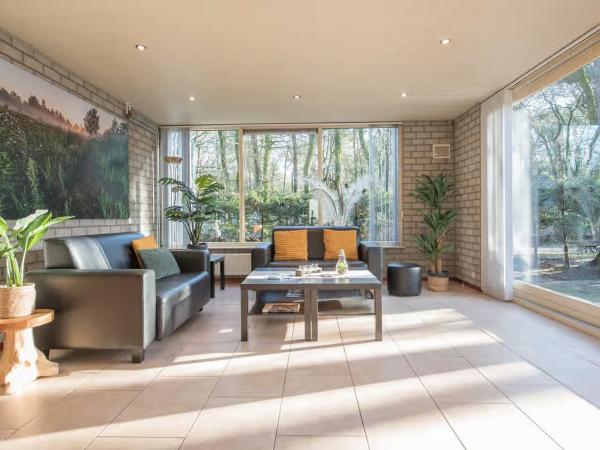 Villa photo 2