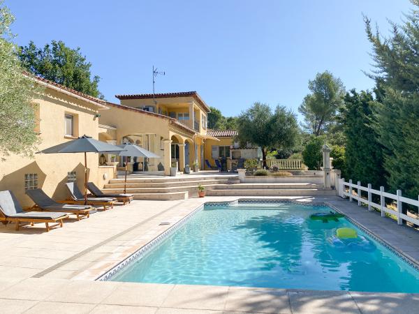 Villa photo 3