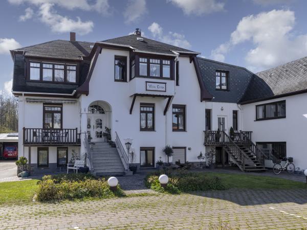 Villa photo 2