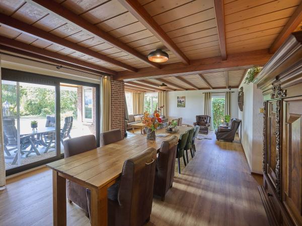 Villa photo 3