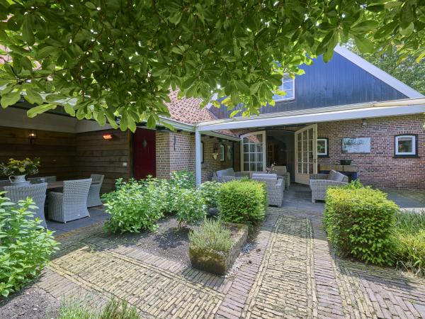 Villa photo 2
