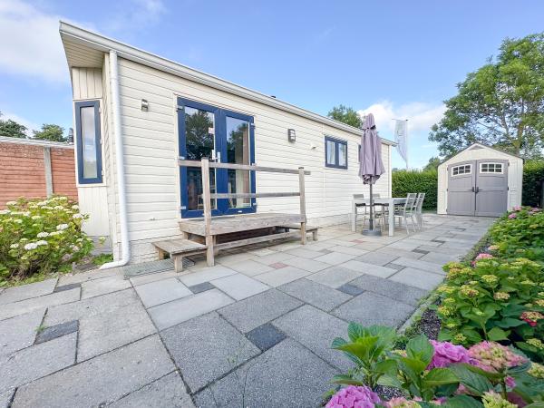 Villa photo 2