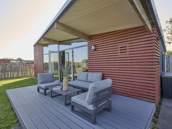 Villa photo 2