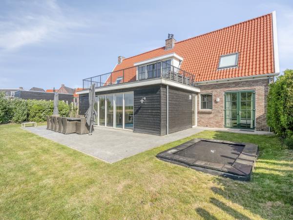 Villa photo 2