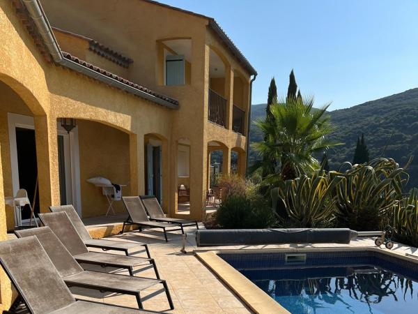 Villa photo 2