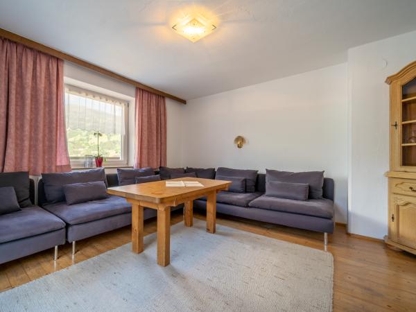 Villa photo 2