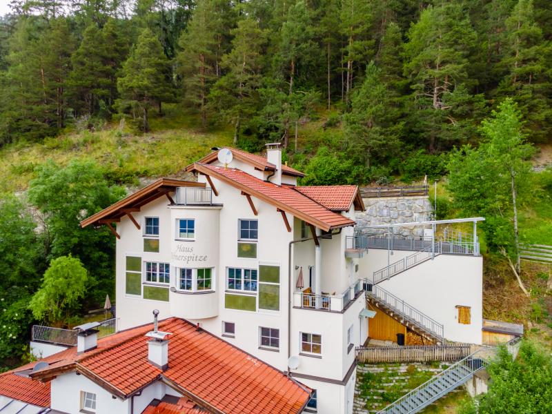 Luxe vakantiehuis met prachtig uitzicht & eikenhouten sauna