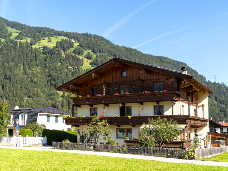 Nice apartment with balcony in Zell am Ziller