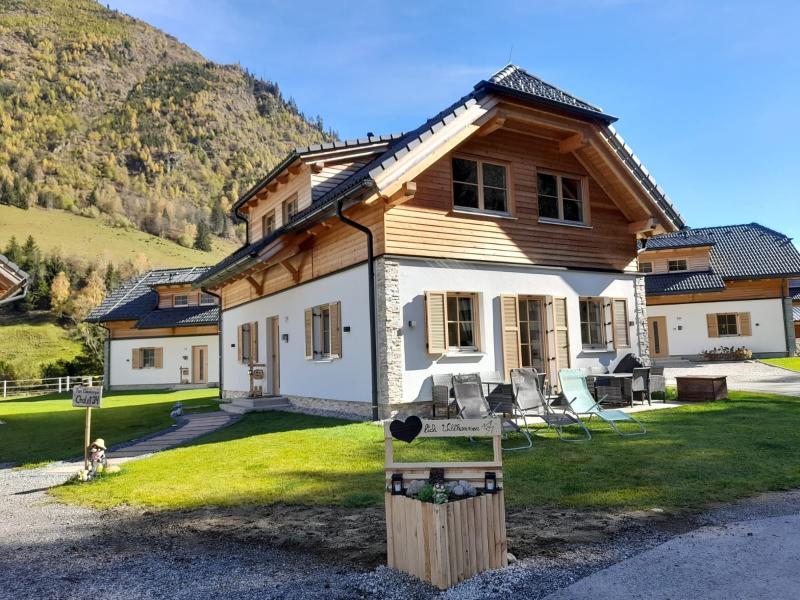 Chalet with sauna and hot tub near the ski lift
