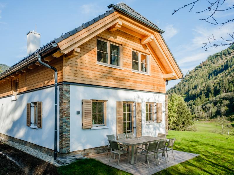 Detached chalet with wellness near the ski lift
