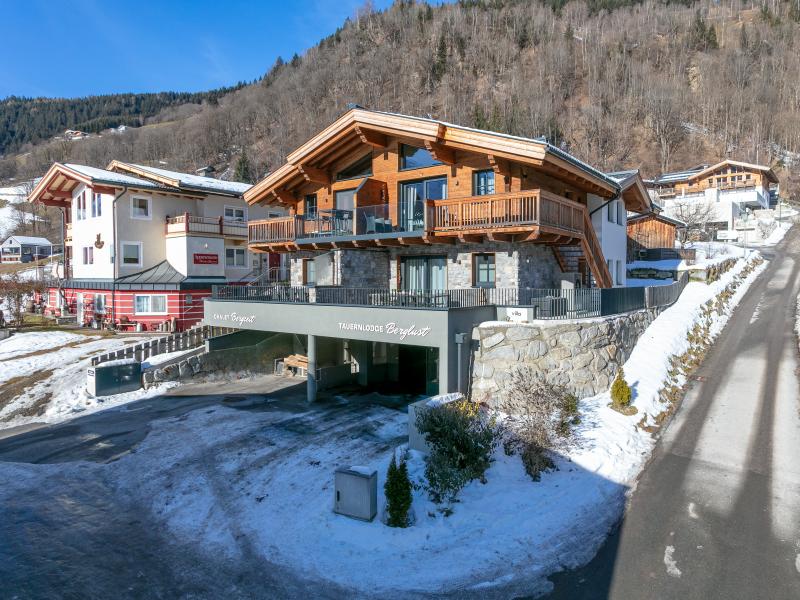 Ski-in/ski-out luxury lodge with balcony terrace sauna