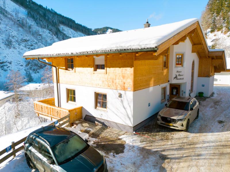 Lovely holiday home in Saalbach Hinterglemm