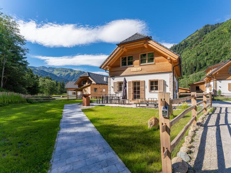 Chalet with sauna and hot tub near the ski lift