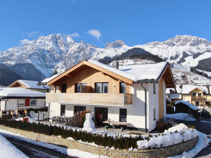 Moderne Wohnung mit Balkon und schöner Aussicht
