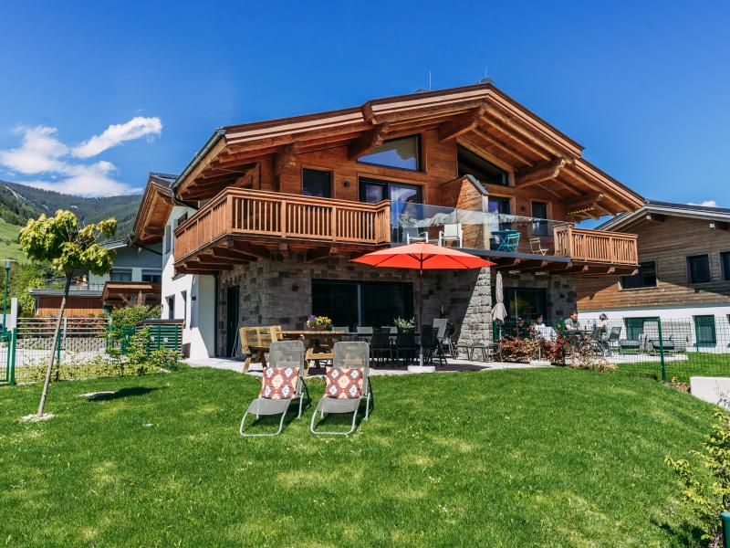 Spacious chalet with private wellness
