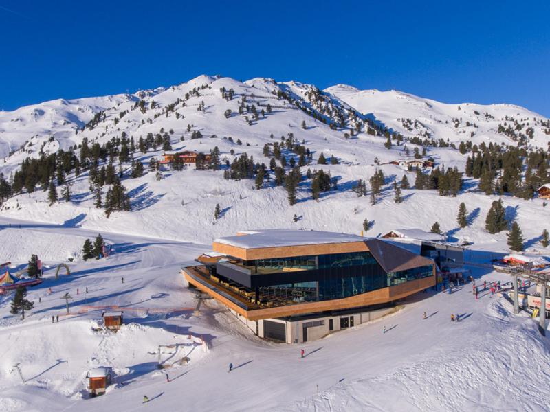 Ski-in ski-out chalet with terrace
