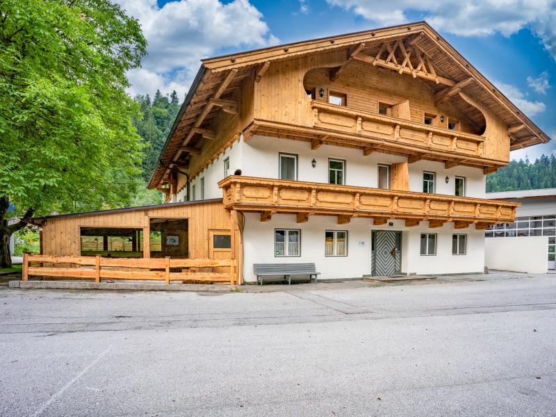Group house with beer garden near well-known ski resort
