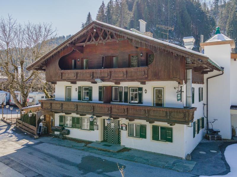 Group house with beer garden near well-known ski resort
