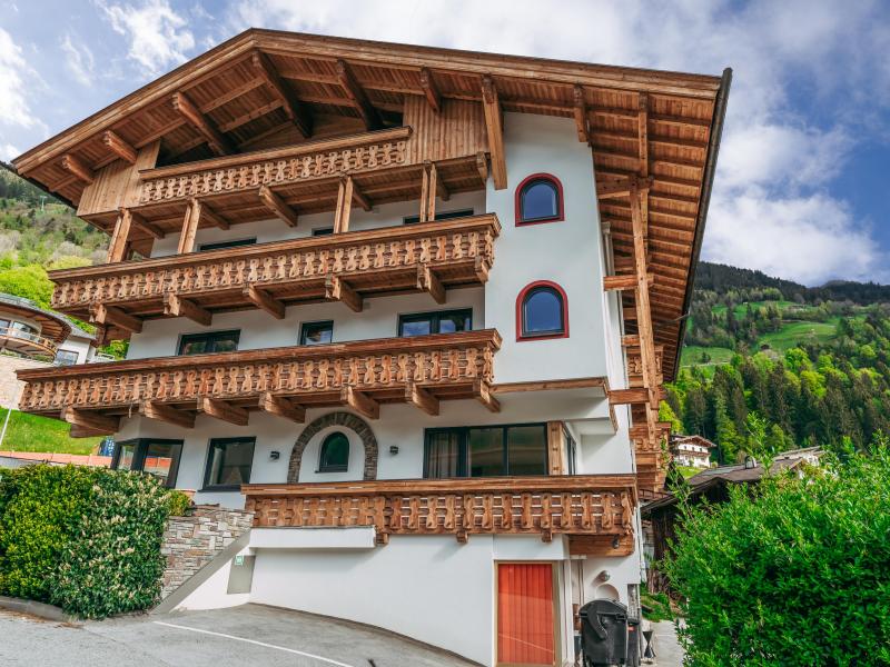 Big apartment with sauna in Tyrol, near ski lift