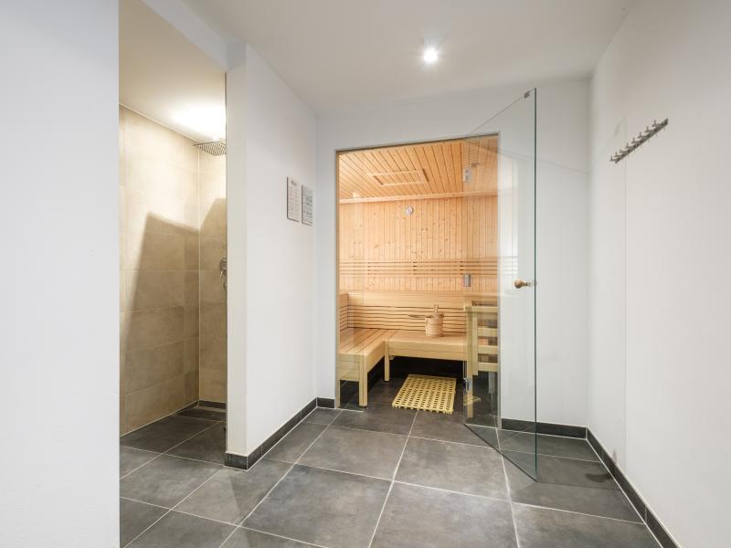 Stylish penthouse with shared sauna and lift
