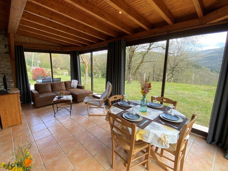 Detached gîte with views and shared pool
