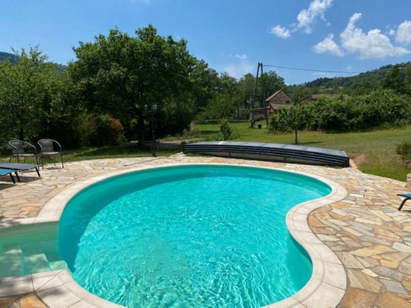 Gîte indépendant avec vue et piscine commune
